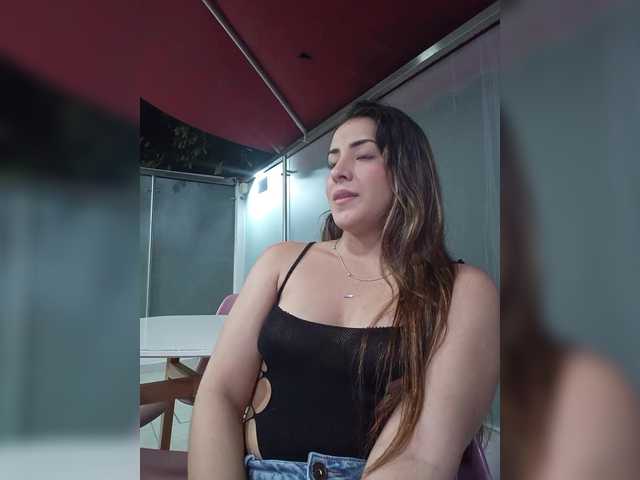 BellaSaint's BongaCams show and profile