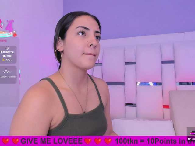 BellaSaint's BongaCams show and profile