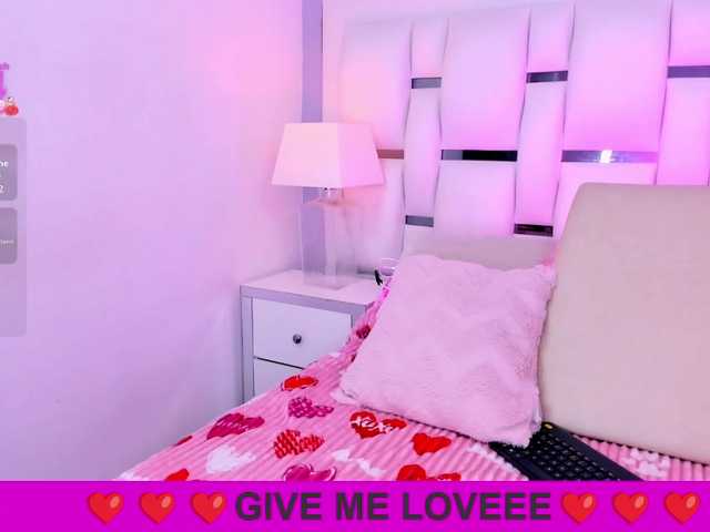 BellaSaint's BongaCams show and profile