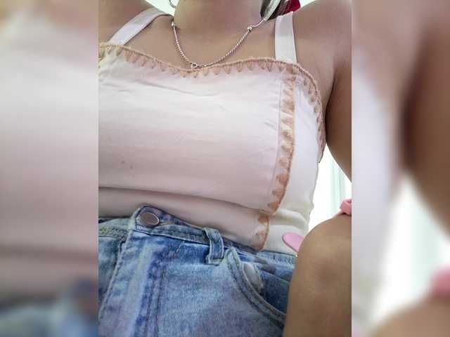  BellaSaint chat room