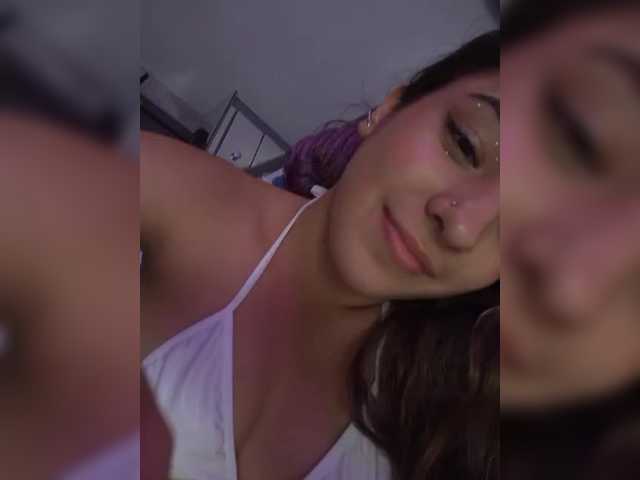 BellaSaint's BongaCams show and profile