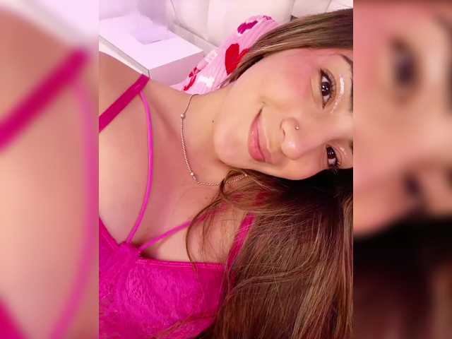 BellaSaint's BongaCams show and profile