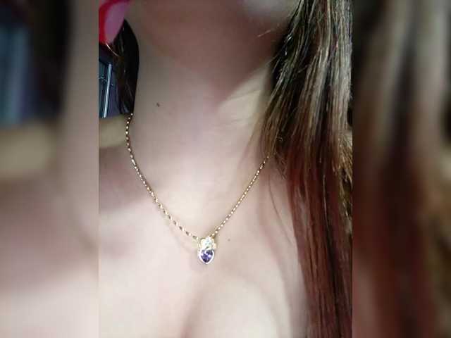  BellaSaint chat room