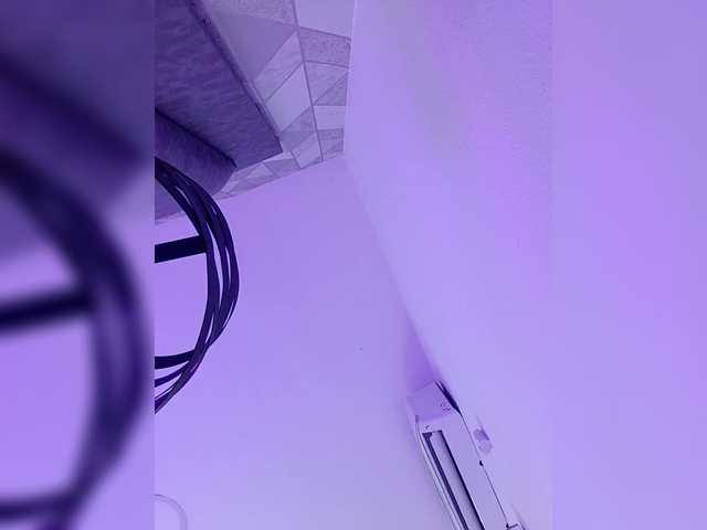 BellaSaint's BongaCams show and profile