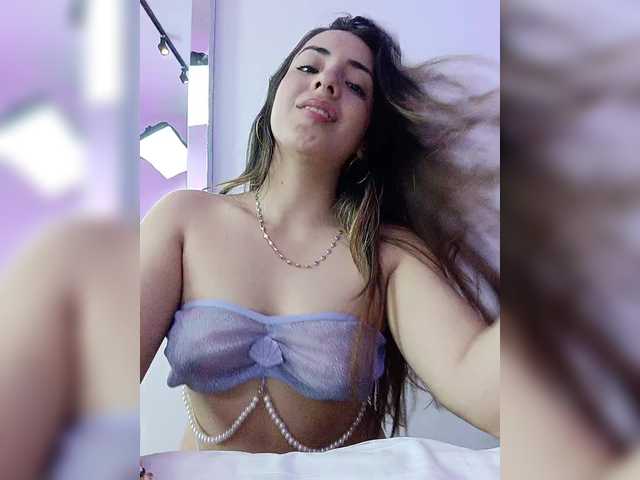 BellaSaint's BongaCams show and profile