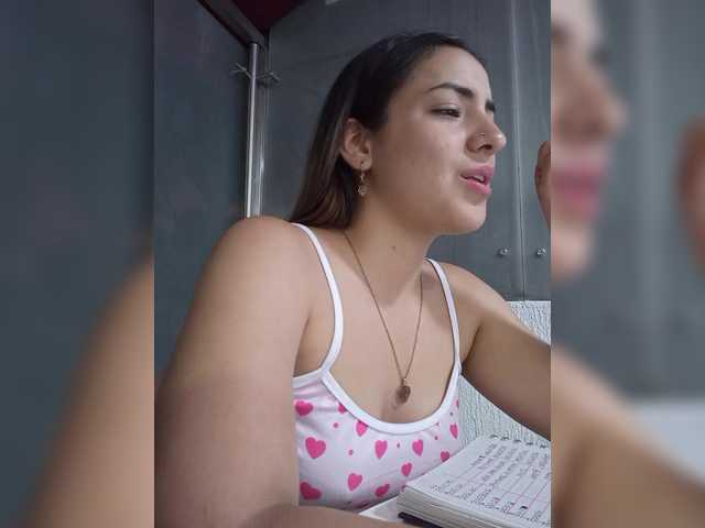 BellaSaint's BongaCams show and profile