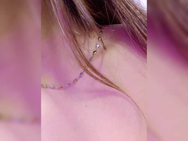 BellaSaint's BongaCams show and profile