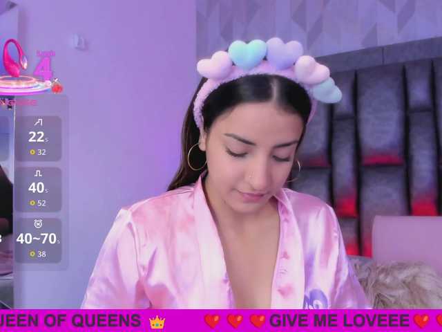 BellaSaint's BongaCams show and profile