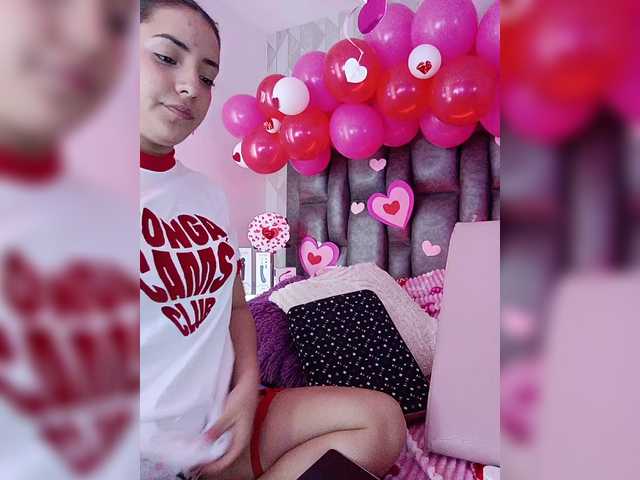 BellaSaint's BongaCams show and profile