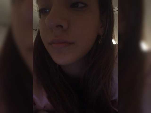 BellaSaint from BongaCams