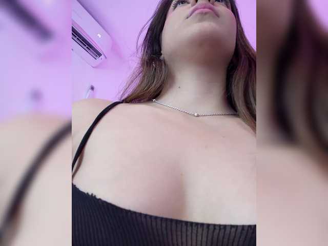 BellaSaint's BongaCams show and profile