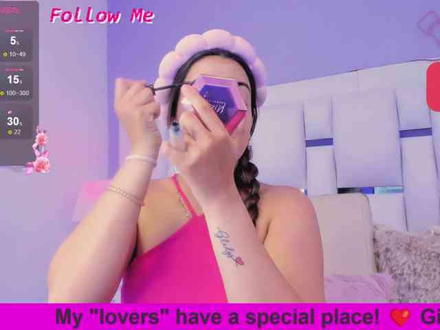 BellaSaint webcam