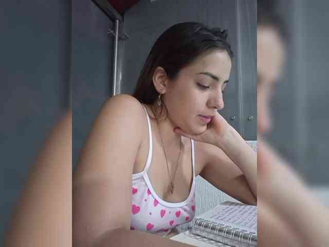 live amateur sex BellaSaint