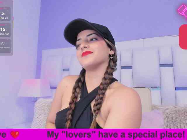BellaSaint webcam