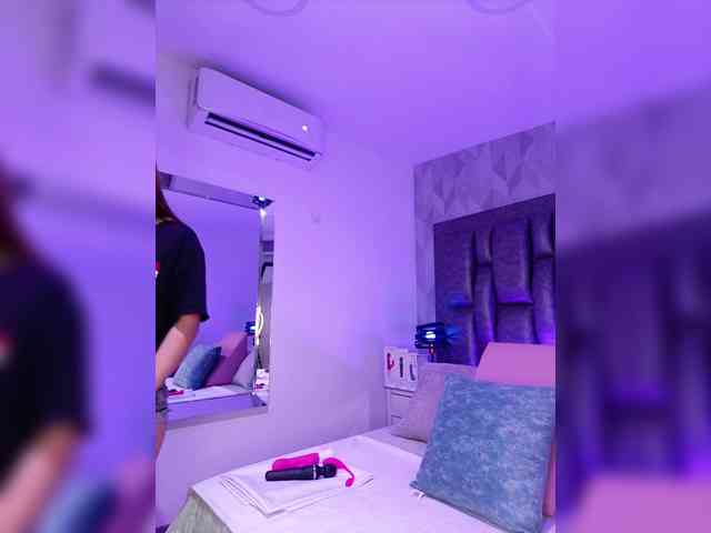 BellaSaint webcam