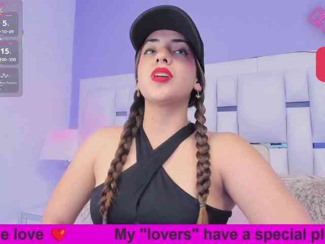 BellaSaint webcam