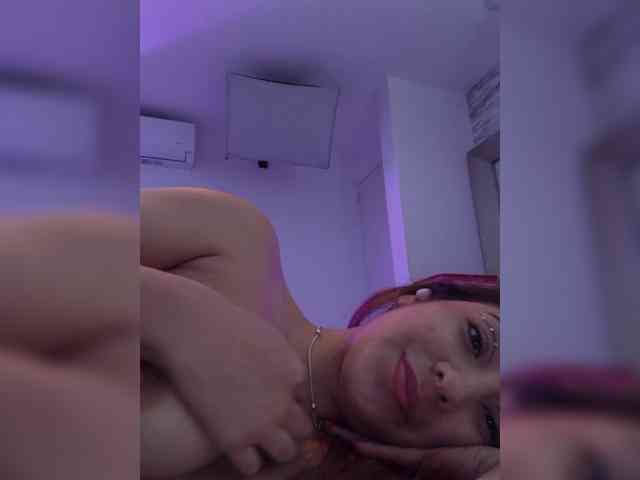 BellaSaint webcam
