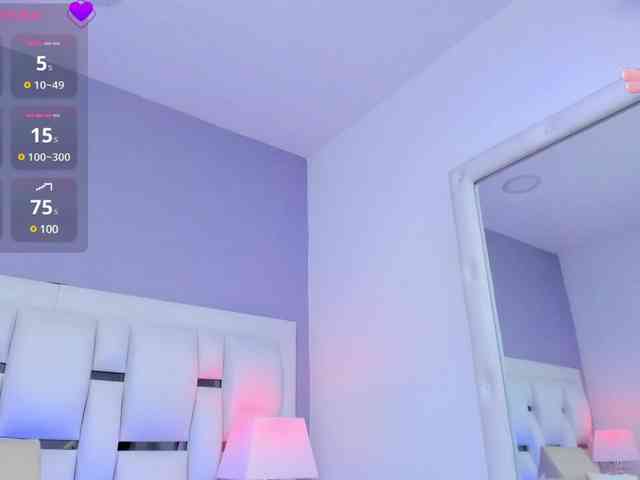 striptease web cam BellaSaint