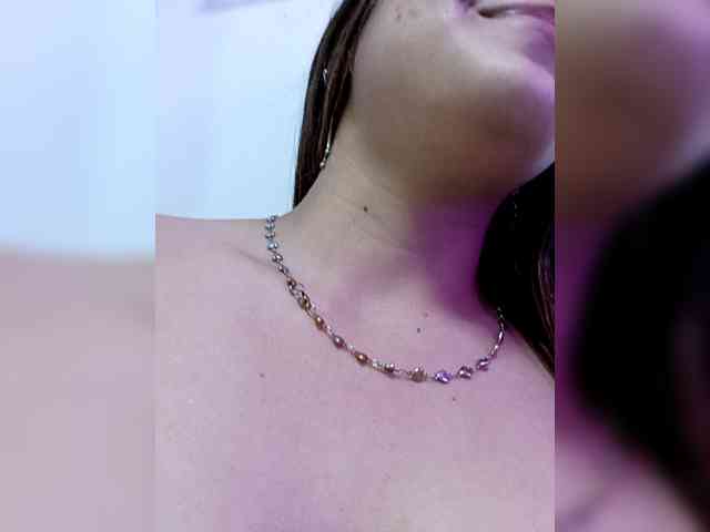 BellaSaint webcam