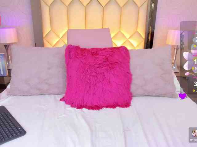 BellaSaint webcam