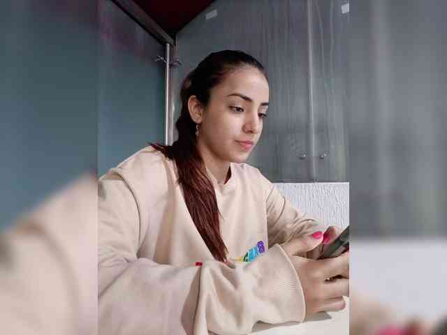 live amateur sex BellaSaint