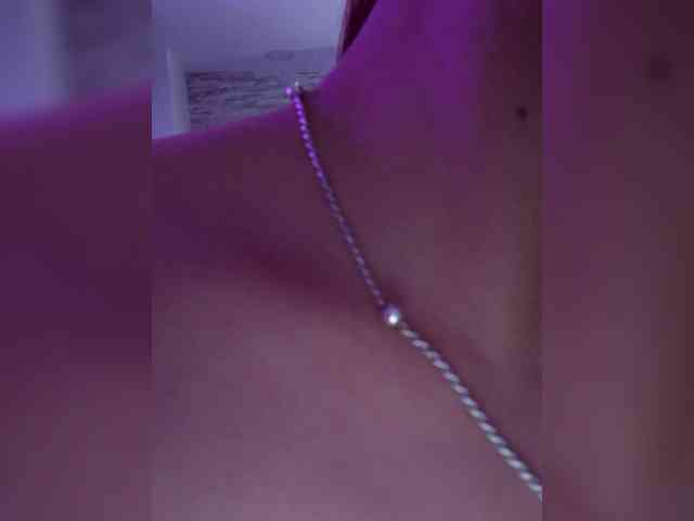 BellaSaint webcam