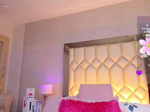 BellaSaint webcam