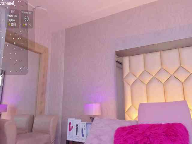 BellaSaint webcam