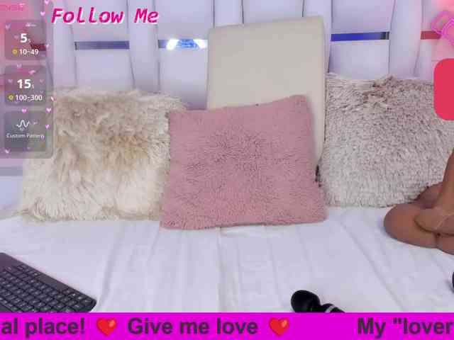 BellaSaint webcam