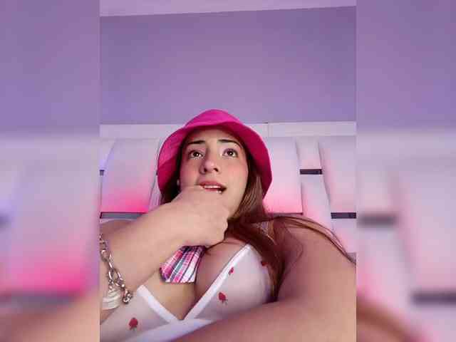 BellaSaint webcam