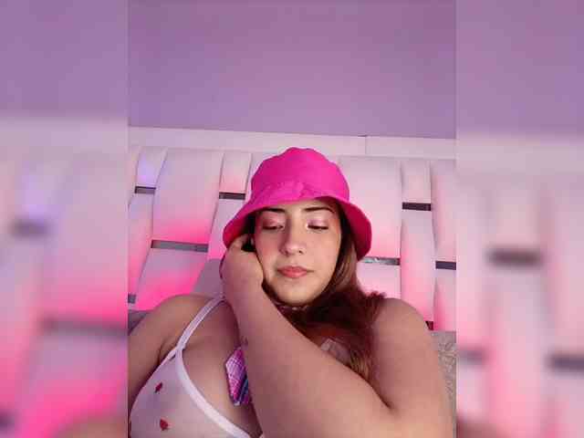 BellaSaint webcam
