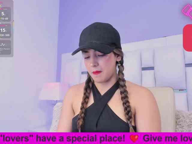 BellaSaint webcam