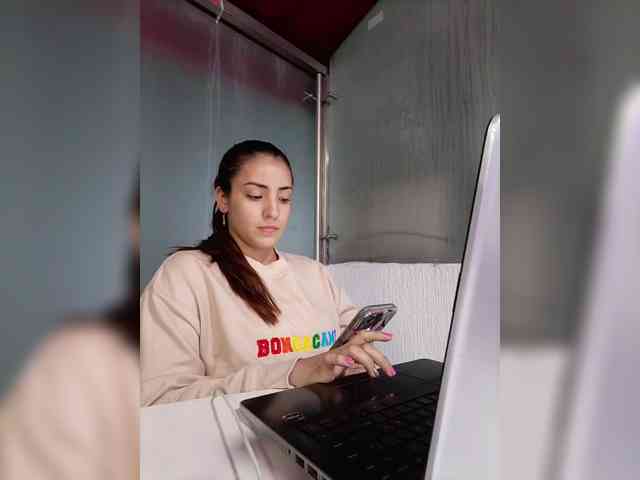 live video sex chat BellaSaint