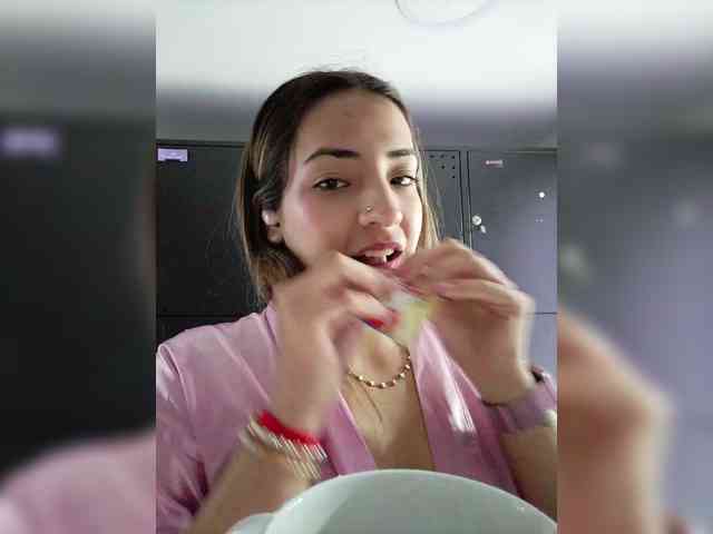 BellaSaint webcam