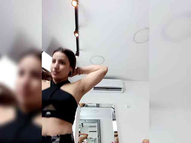 BellaSaint webcam