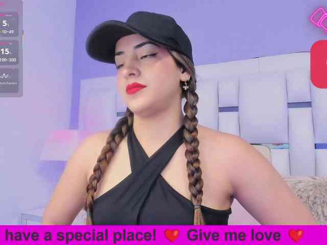 BellaSaint webcam