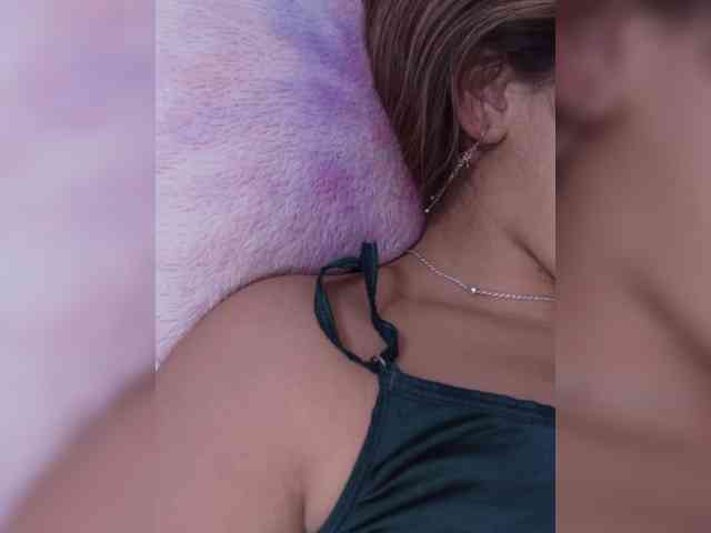 BellaSaint webcam