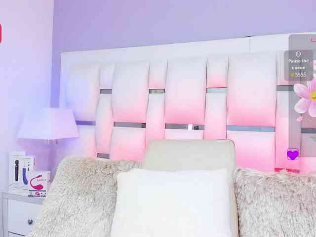 BellaSaint webcam
