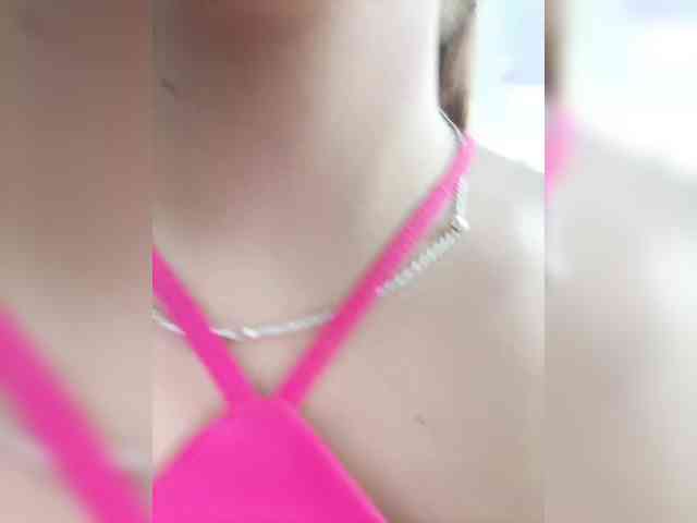 BellaSaint webcam