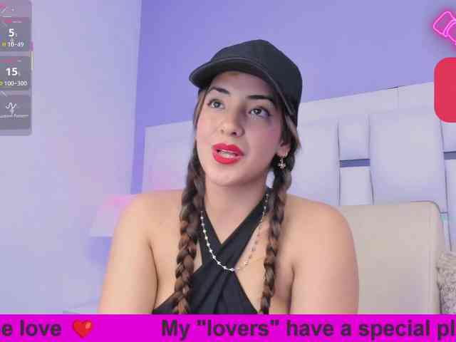 BellaSaint webcam