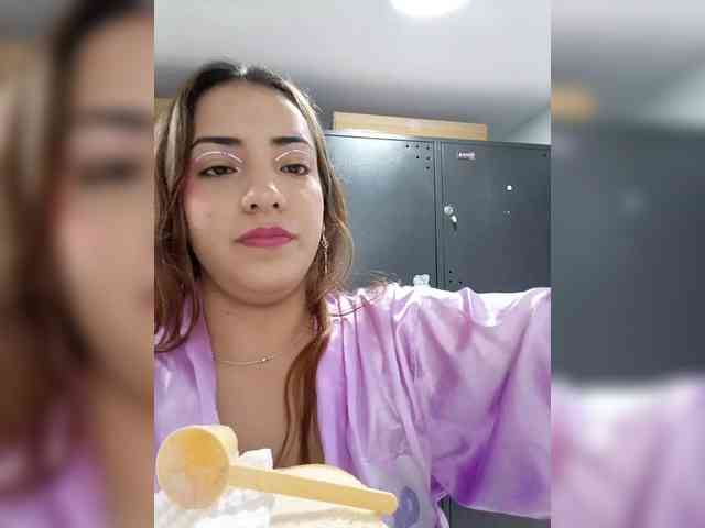 BellaSaint webcam