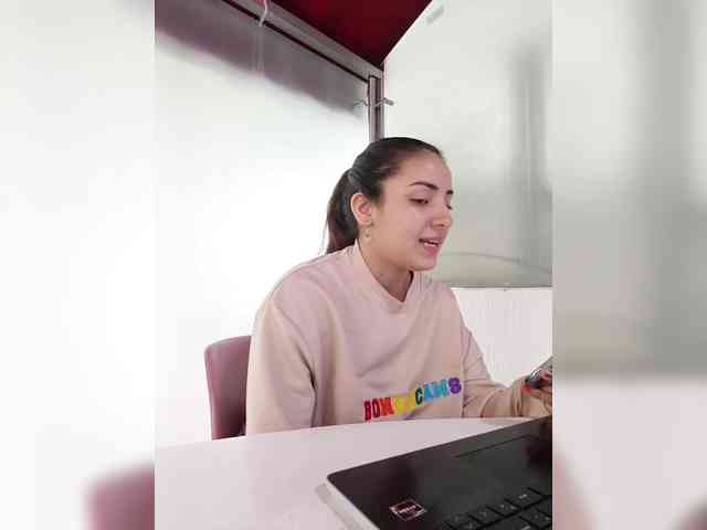 webcam hot BellaSaint