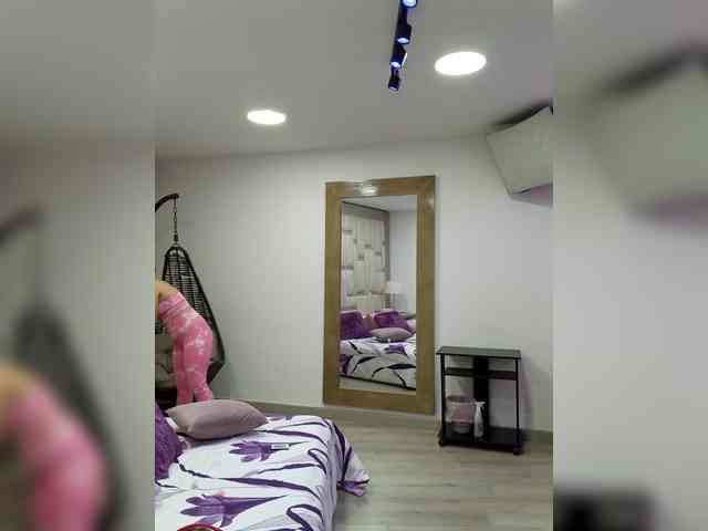 BellaSaint webcam