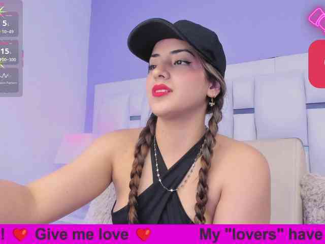 BellaSaint webcam