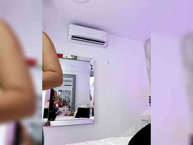 BellaSaint webcam