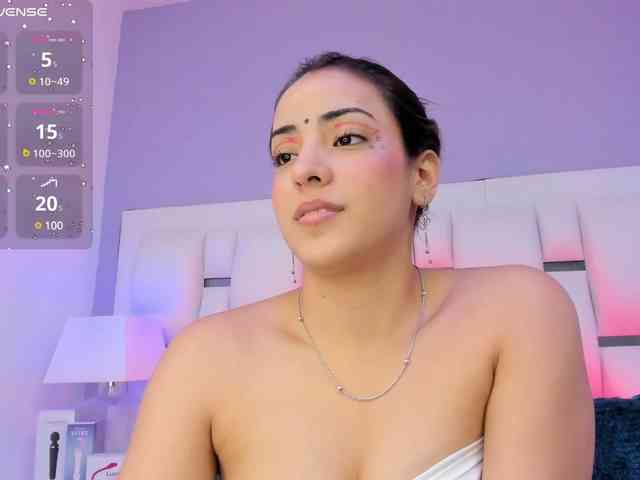 BellaSaint webcam
