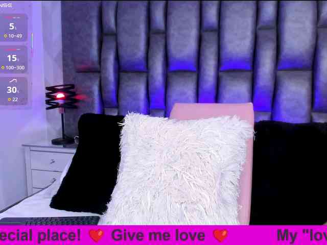 BellaSaint webcam