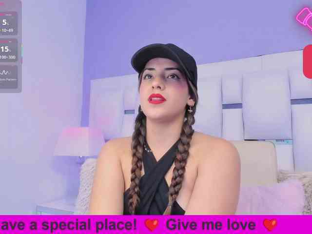 BellaSaint webcam