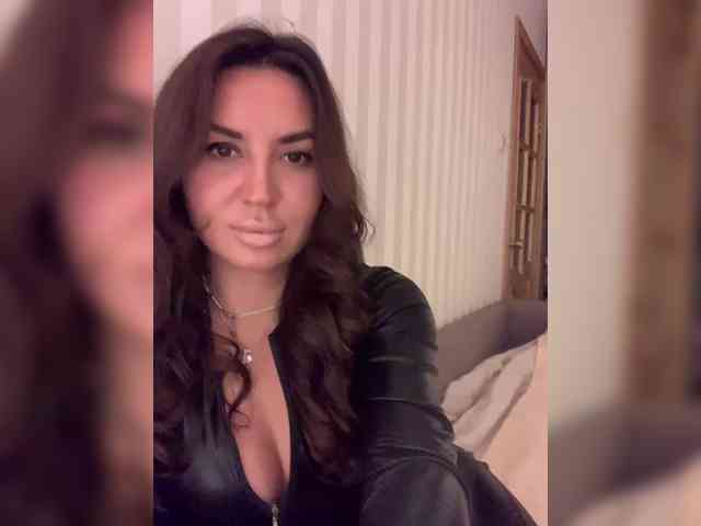 JulllChilly Live Webcam on BongaCams