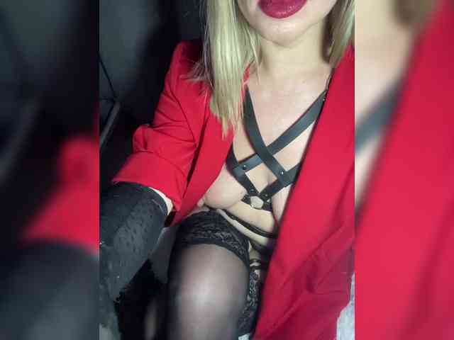 MomNylonL webcam